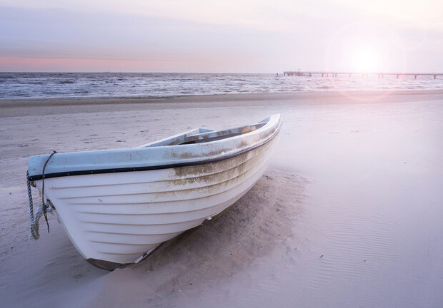 Boot op het strand Fotobehang 13050P8